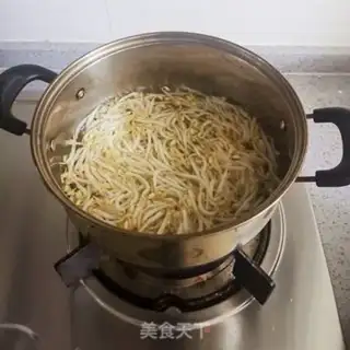 Make Cold bean sprouts step 1