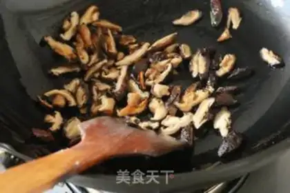 Make Three Spring Rolls step 3