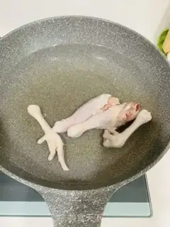 Make Chicken-legged fin soup step 0