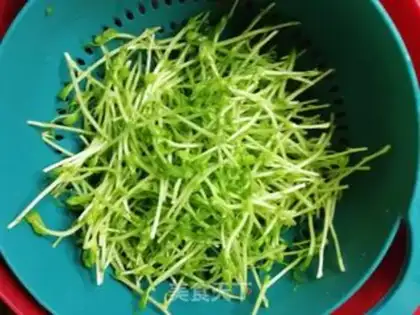 Make Eggs and peas step 0