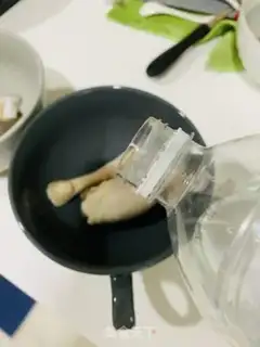 Make Chicken-legged fin soup step 2