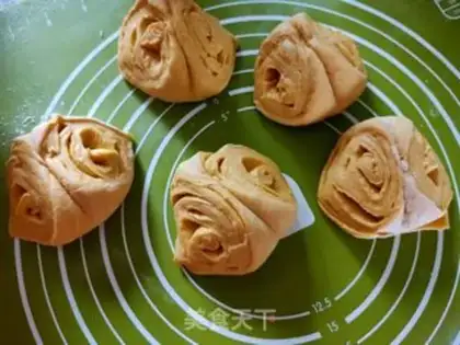 Make Pumpkin rolls step 16