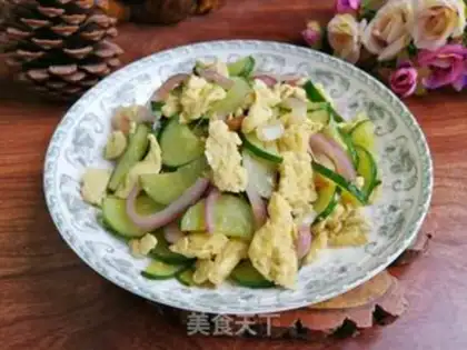Make Onion cucumber fried eggs step 6