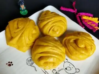 Make Pumpkin rolls step 20