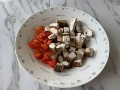 Make Pyramid meat and mushrooms step 0