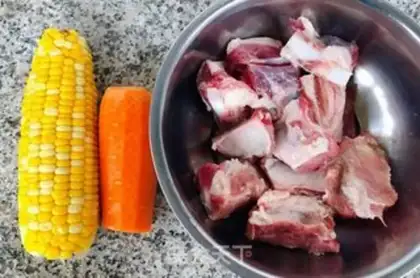 Make Corn carrot steak soup step 0