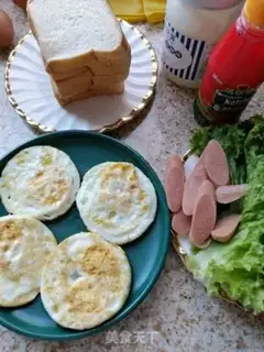 Make Open sandwich with ketchup step 3