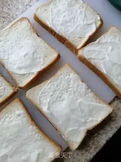 Make Open sandwich with ketchup step 4