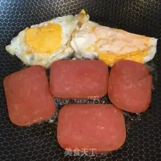 Make Ham egg noodles step 2