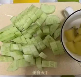 Make cucumber honey step 1