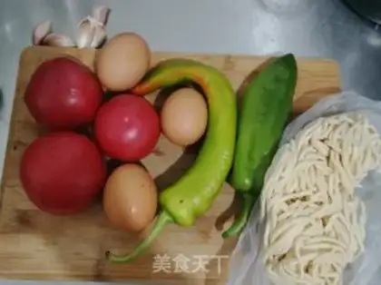 Make Potato egg pepper noodles step 0