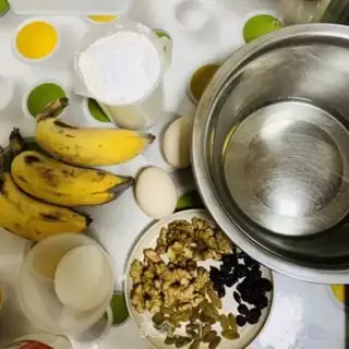 Make Banana walnut cake step 1