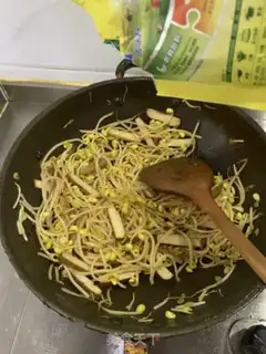 Make Soybeans sprouts and ham dry beans step 9