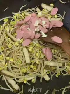 Make Soybeans sprouts and ham dry beans step 10