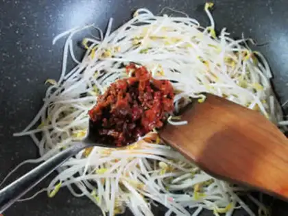 Make Frozen green bean sprouts step 2