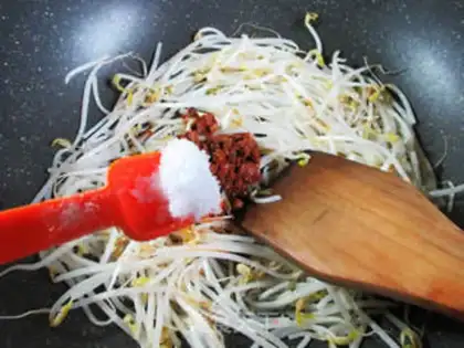 Make Frozen green bean sprouts step 3