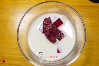 Make A yogurt popsicle step 1