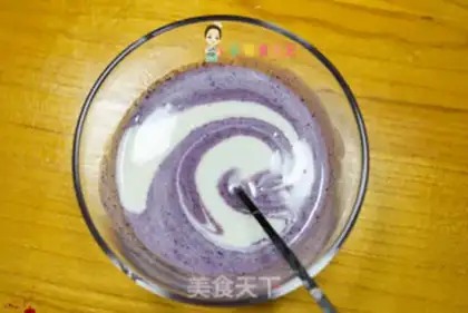 Make A yogurt popsicle step 3