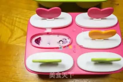 Make A yogurt popsicle step 4
