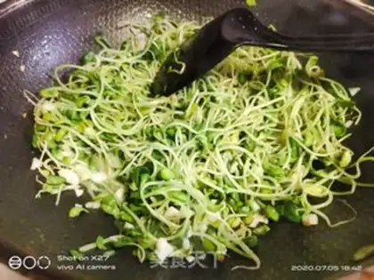 Make Garlic black bean sprouts step 6