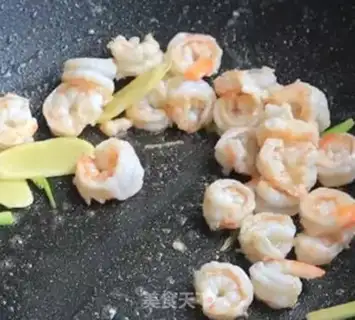 Make Egg shrimp fried silk step 2