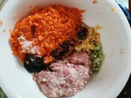 Make Pork carrot dumplings step 2