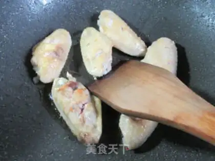 Make The chicken claws of the sauce step 2