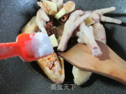 Make The chicken claws of the sauce step 5