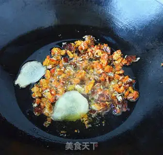 Make Crab yellow shrimp noodles step 4