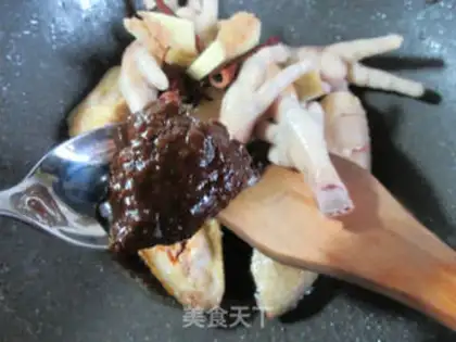 Make The chicken claws of the sauce step 6