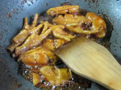 Make The chicken claws of the sauce step 10