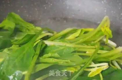Make Spicy spinach step 0