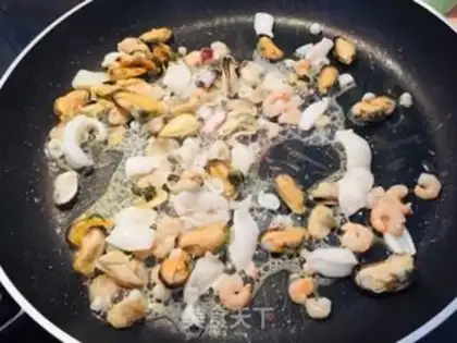 Make Seafood pasta step 2