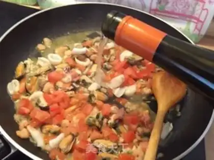 Make Seafood pasta step 4