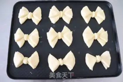 Make Butterflies on bread step 13