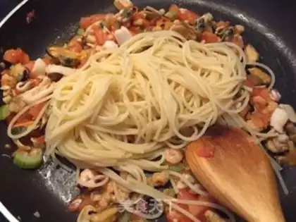 Make Seafood pasta step 6