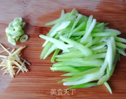 Make Celery fried walnuts step 1