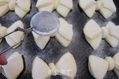 Make Butterflies on bread step 15