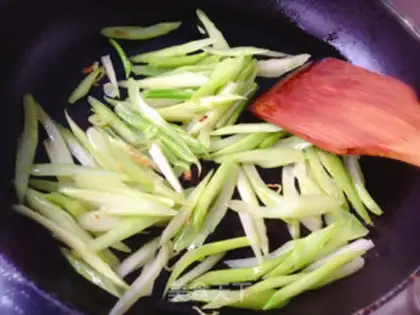 Make Celery fried walnuts step 3