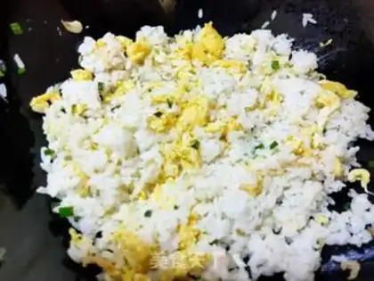 Make Eggs, onions, fried rice step 5