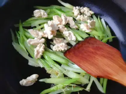 Make Celery fried walnuts step 4