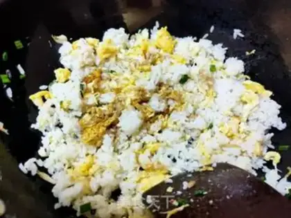 Make Eggs, onions, fried rice step 6