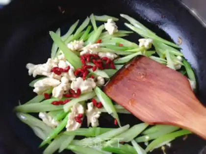 Make Celery fried walnuts step 5