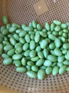 Make Soybeans with chicken wings step 2