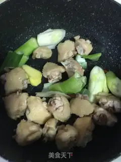 Make Soybeans with chicken wings step 3
