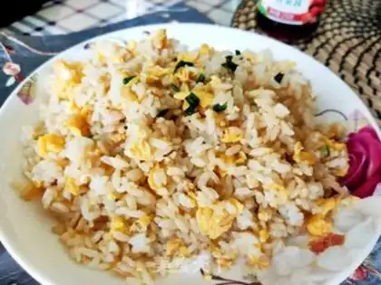 Make Eggs, onions, fried rice step 8