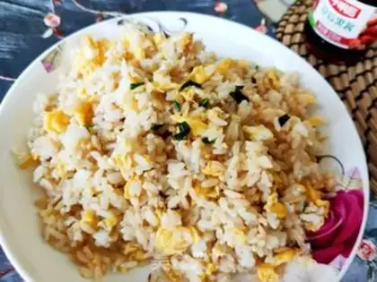 Make Eggs, onions, fried rice step 9