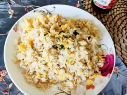 Make Eggs, onions, fried rice step 10