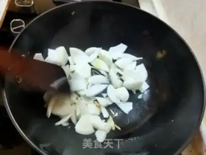 Make Tomato eggs onions step 3