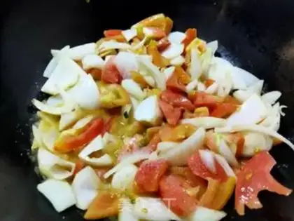 Make Tomato eggs onions step 5